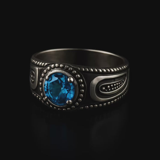 Bague homme argent avec pierre bleue. Chevalière masculine style luxe